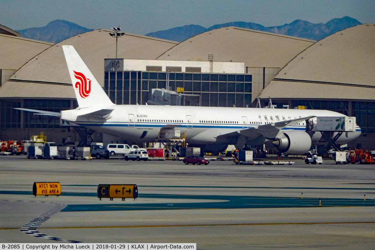 B-2085, 2011 Boeing 777-39L/ER C/N 38666, At LAX