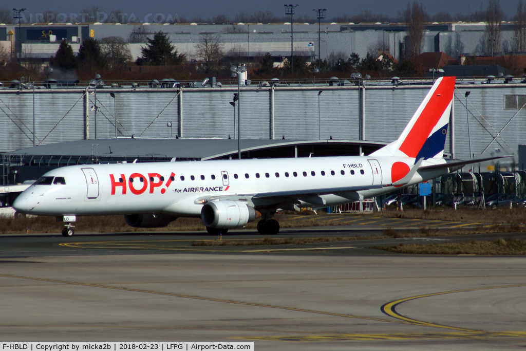 F-HBLD, 2007 Embraer 190LR (ERJ-190-100LR) C/N 19000113, Taxiing