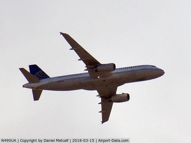 N490UA, 2002 Airbus A320-232 C/N 1728, Seen flying over Gilbert, AZ