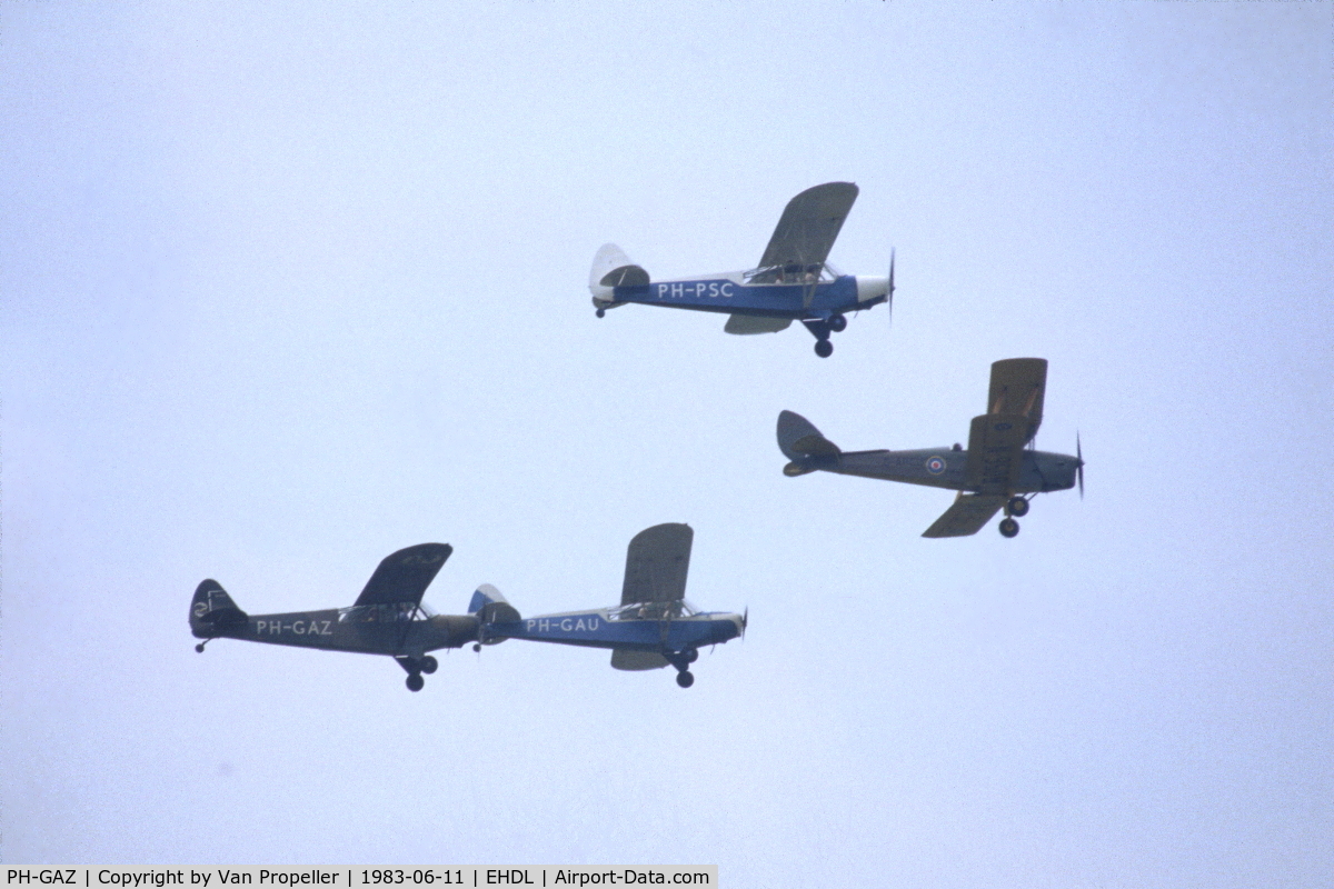 PH-GAZ, Piper L-21B Super Cub C/N 18-3537, Open Day at Deelen Air Base, 1983. Mixed formation of 3 x Piper PA-18-135 (PH-GAZ + PH-GAU + PH-PSC) and DH-82A Tiger Moth G-APCU
