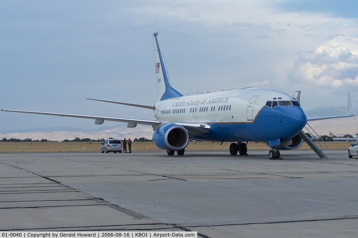 01-0040, 2000 Boeing C-40B (737-7DM BBJ) C/N 29971, Parked on the south GA ramp.