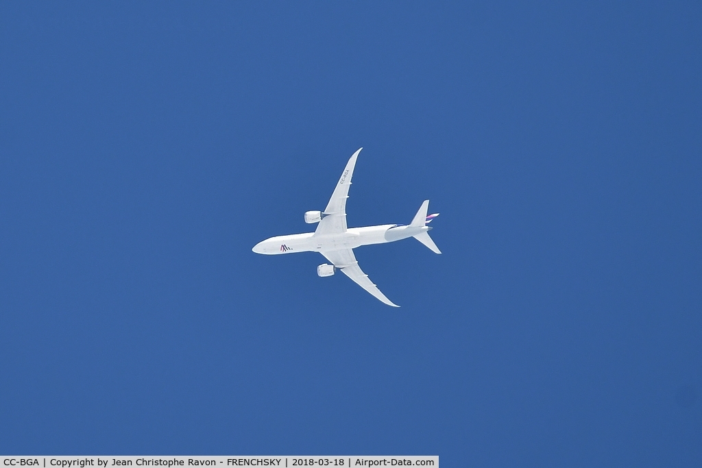 CC-BGA, 2014 Boeing 787-9 Dreamliner C/N 35317, LAN 704 overflying Bordeaux city