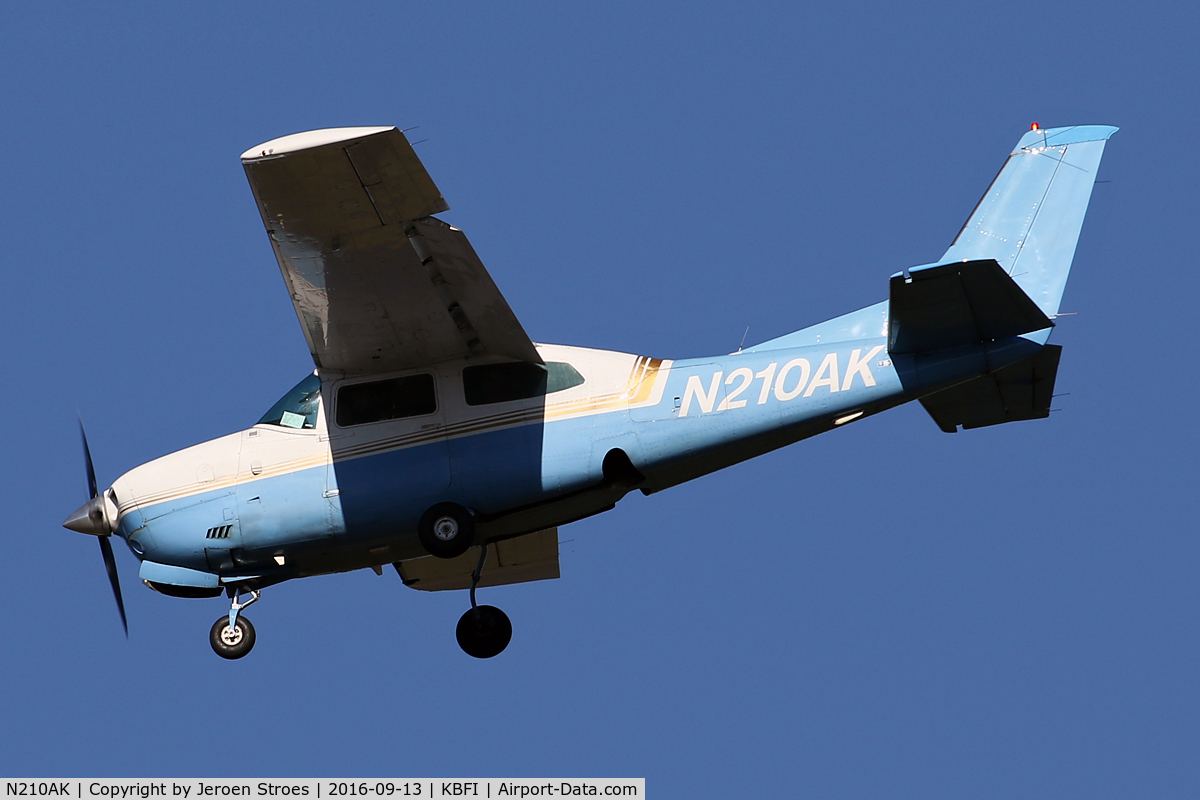 N210AK, Cessna 210 C/N 21061627, KBFI