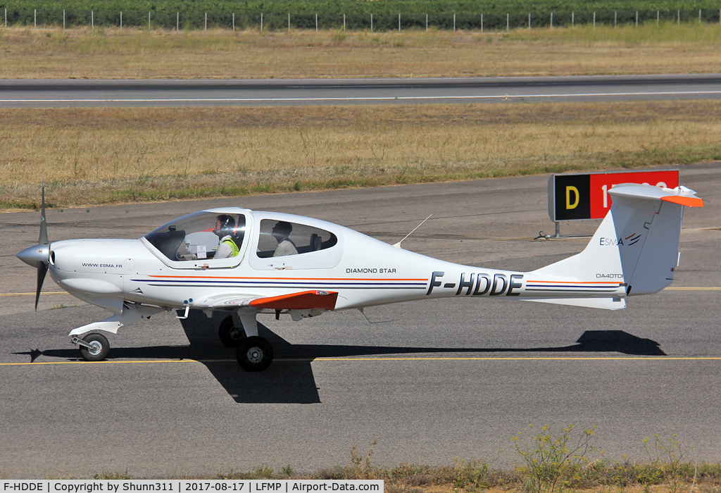 F-HDDE, 2003 Diamond DA-40D Diamond Star C/N D4.074, Taxiing holding point rwy 15 for departure... n/c