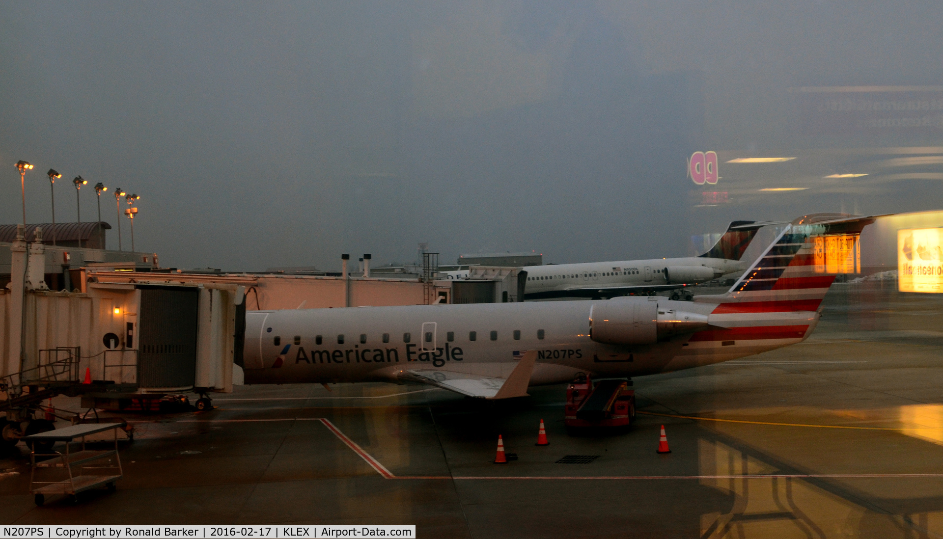 N207PS, 2003 Bombardier CRJ-200ER (CL-600-2B19) C/N 7873, At the gate Lexington