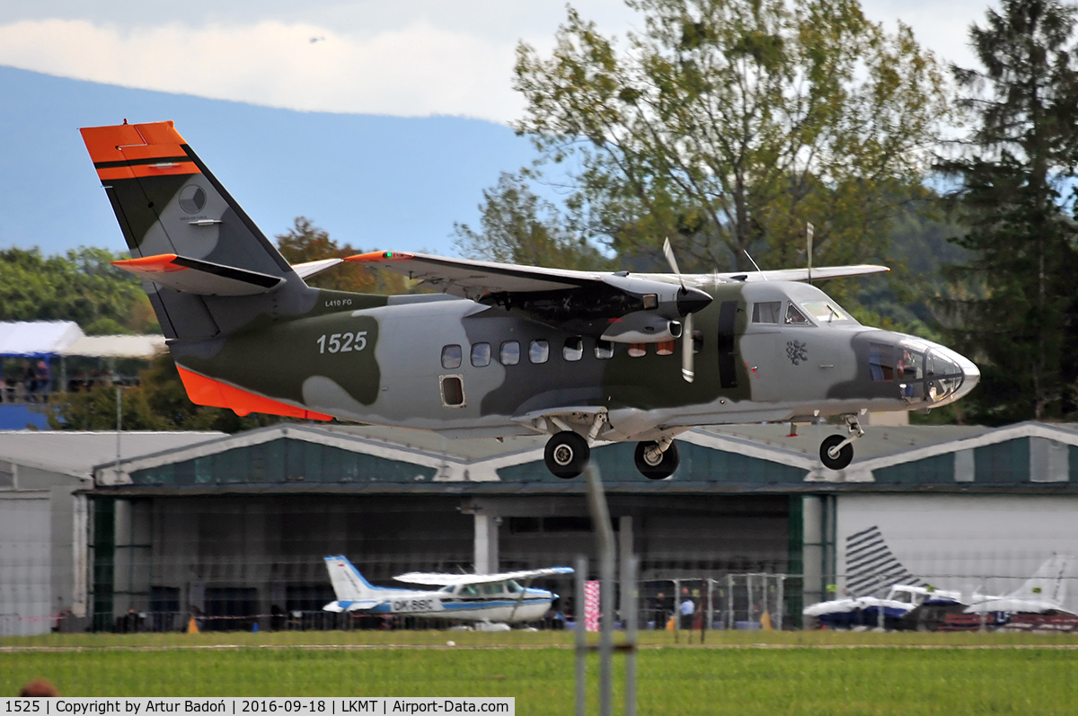 1525, 1985 Let L-410FG Turbolet C/N 851525, Czech Air Force