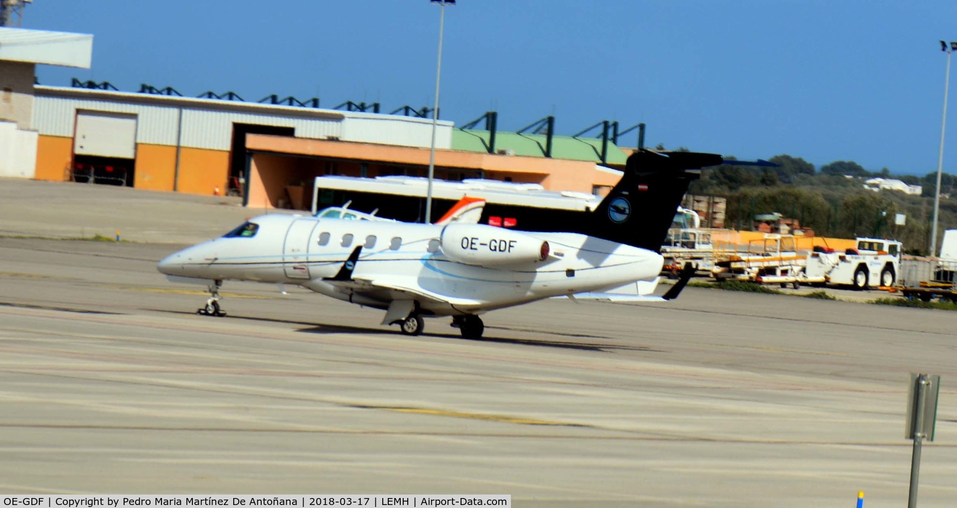 OE-GDF, 2015 Embraer EMB-505 Phenom 300 C/N 50500325, Aeropuerto de Maó