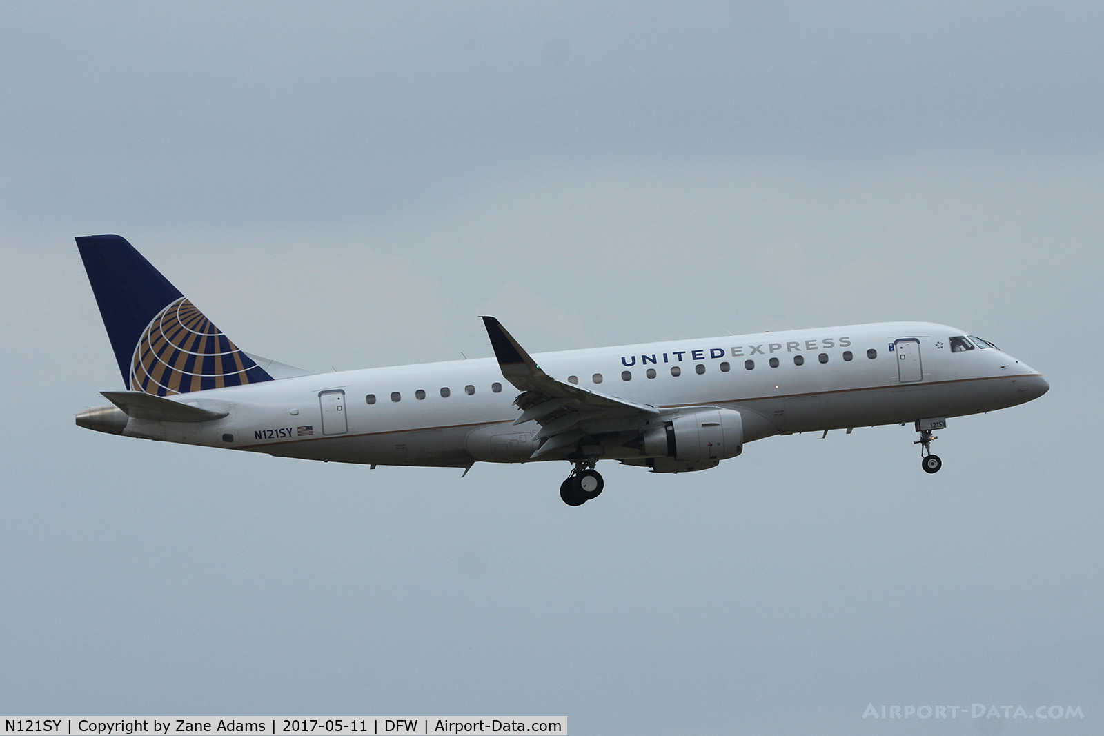 N121SY, 2014 Embraer 175LR (ERJ-170-200LR) C/N 17000430, Arriving at DFW Airport
