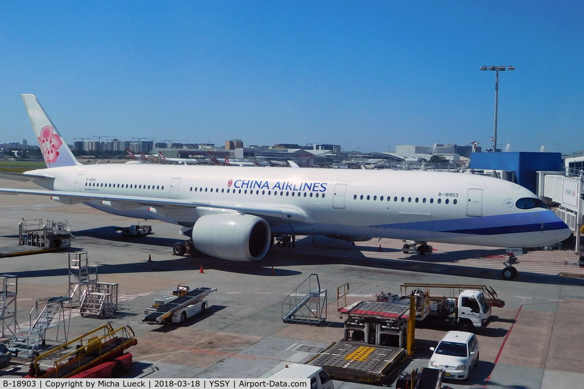 B-18903, 2016 Airbus A350-941 C/N 066, At Mascot