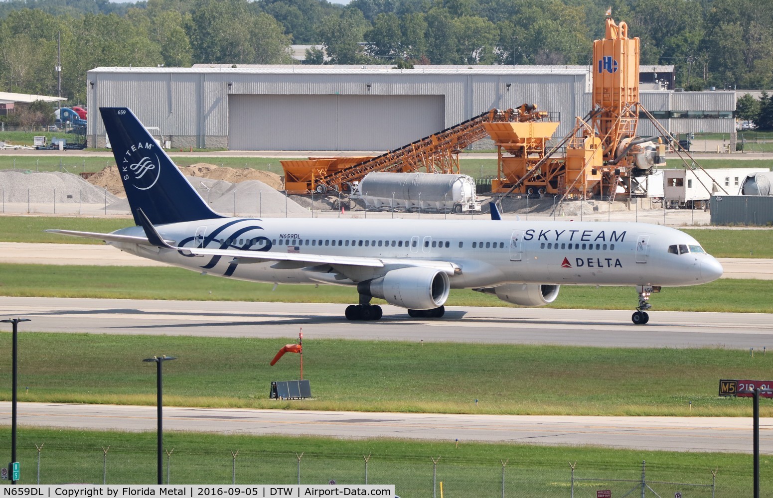 N659DL, 1990 Boeing 757-232 C/N 24421, Delta Skyteam