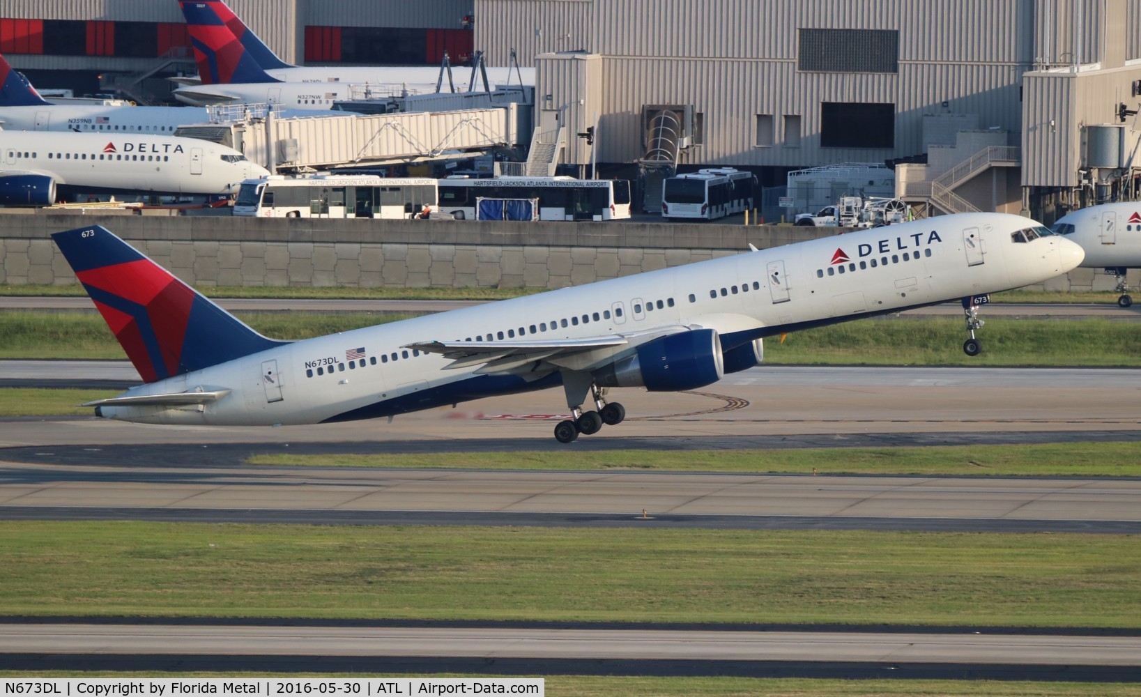 N673DL, 1992 Boeing 757-232 C/N 25978, Delta