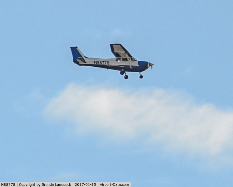 N88778, 1967 Cessna R172E C/N R172-0128, Flew over my head in Aztec NM while I was at the Animas River.