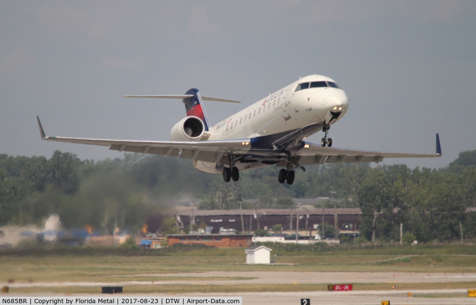 N685BR, 2002 Bombardier CRJ-200ER (CL-600-2B19) C/N 7712, Delta Connection