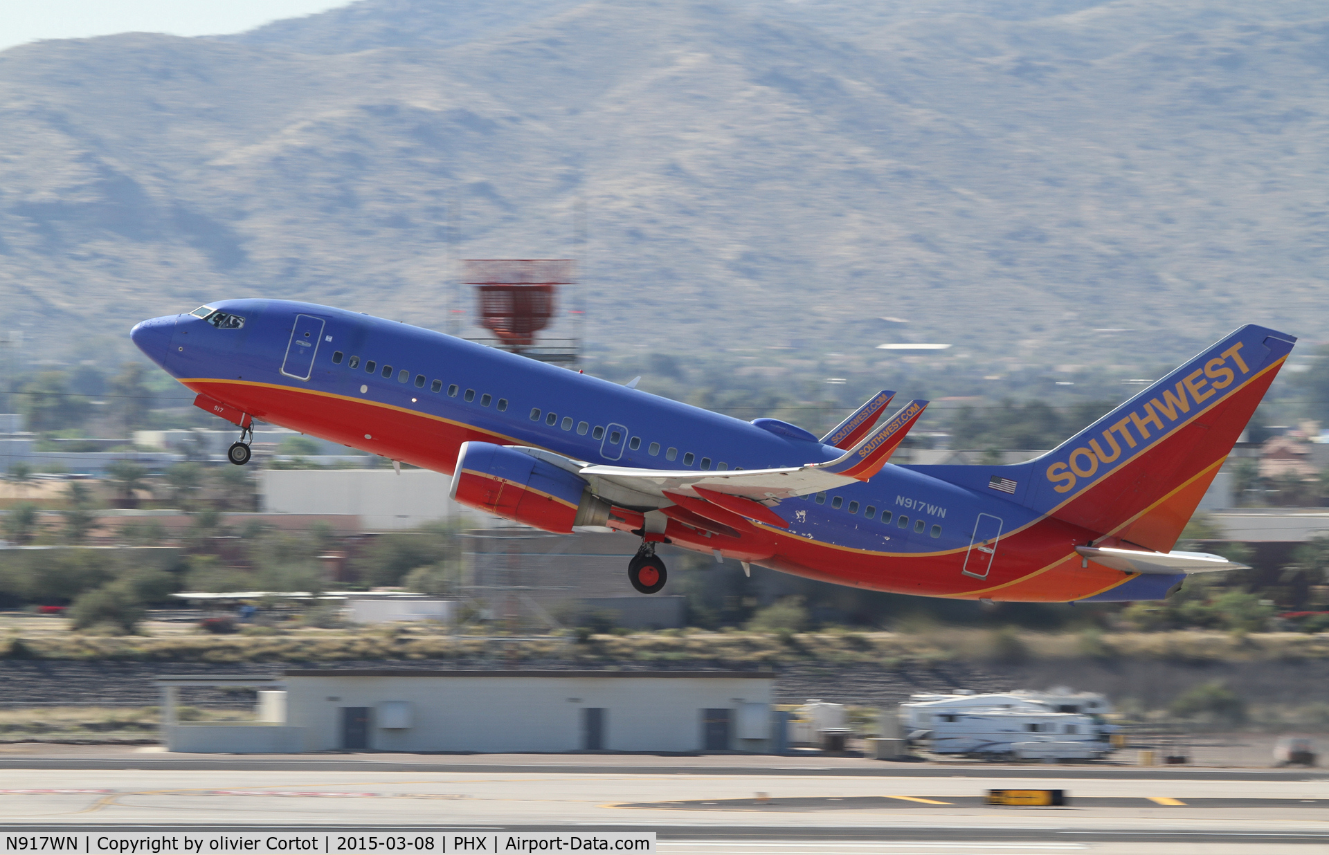N917WN, 2008 Boeing 737-7H4 C/N 36624, taking off from Phoenix