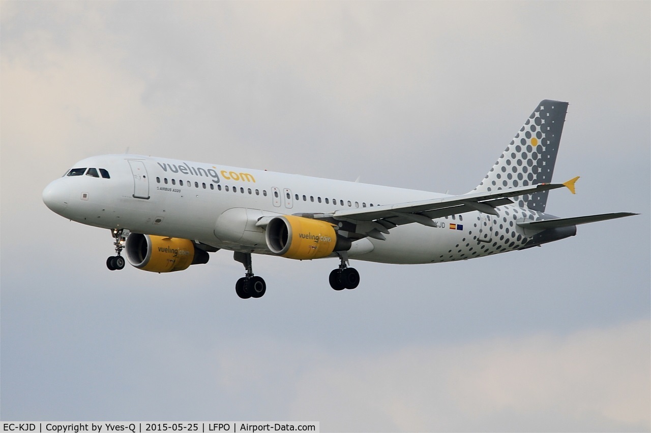 EC-KJD, 2007 Airbus A320-216 C/N 3237, Airbus A320-216, Short approach Rwy 26, Paris-Orly Airport (LFPO-ORY)