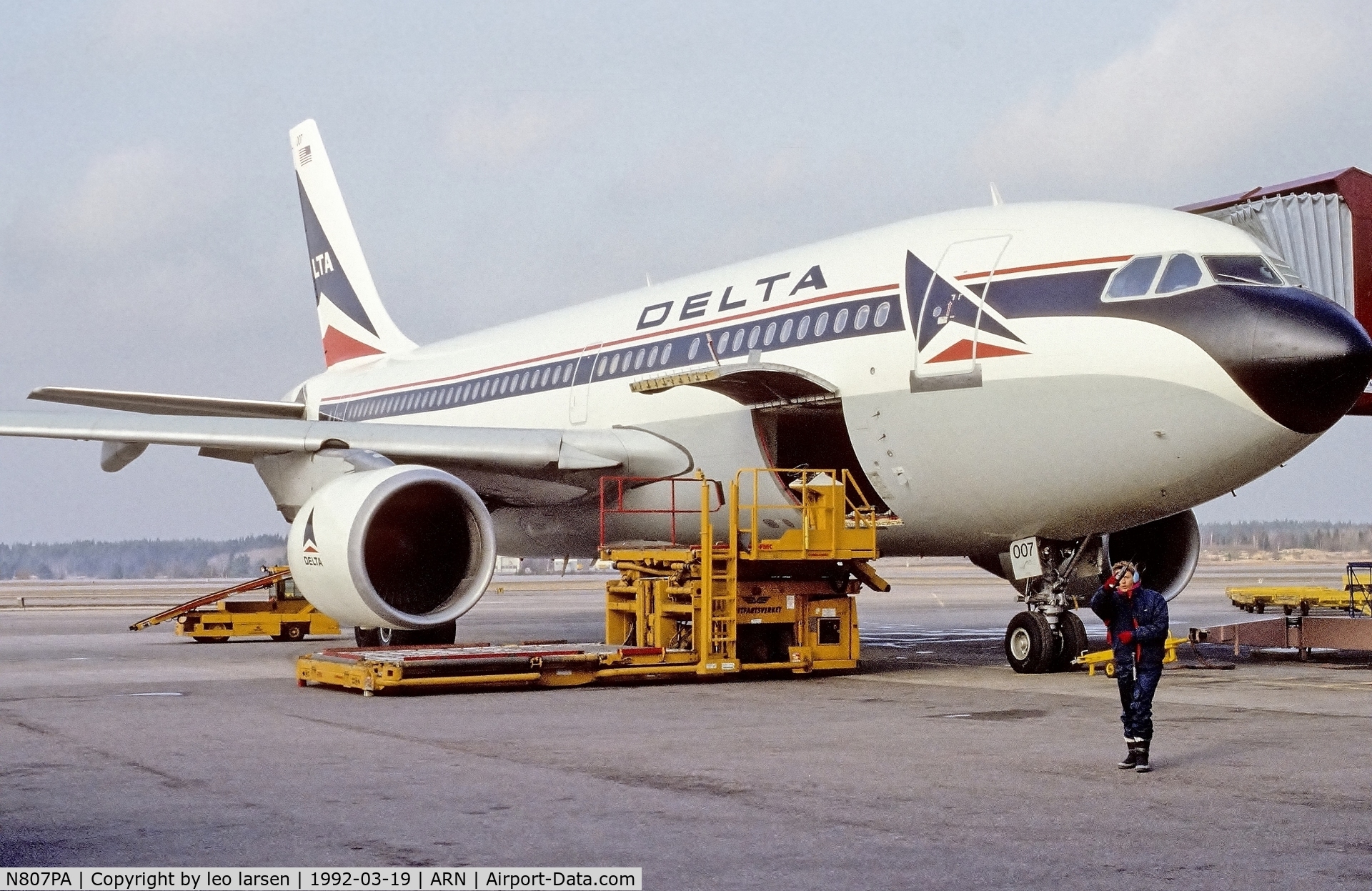 N807PA, 1986 Airbus A310-222 C/N 346, Stockholm Arlanda 19.3.1992