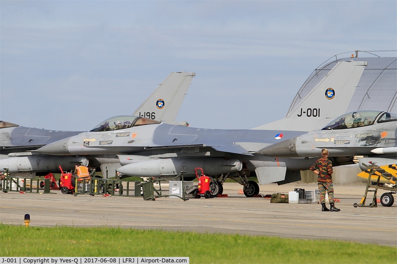 J-001, Fokker F-16AM Fighting Falcon C/N 6D-157, Fokker F-16AM Fighting Falcon, Flight line, Landivisiau Naval Air Base (LFRJ) Tiger Meet 2017