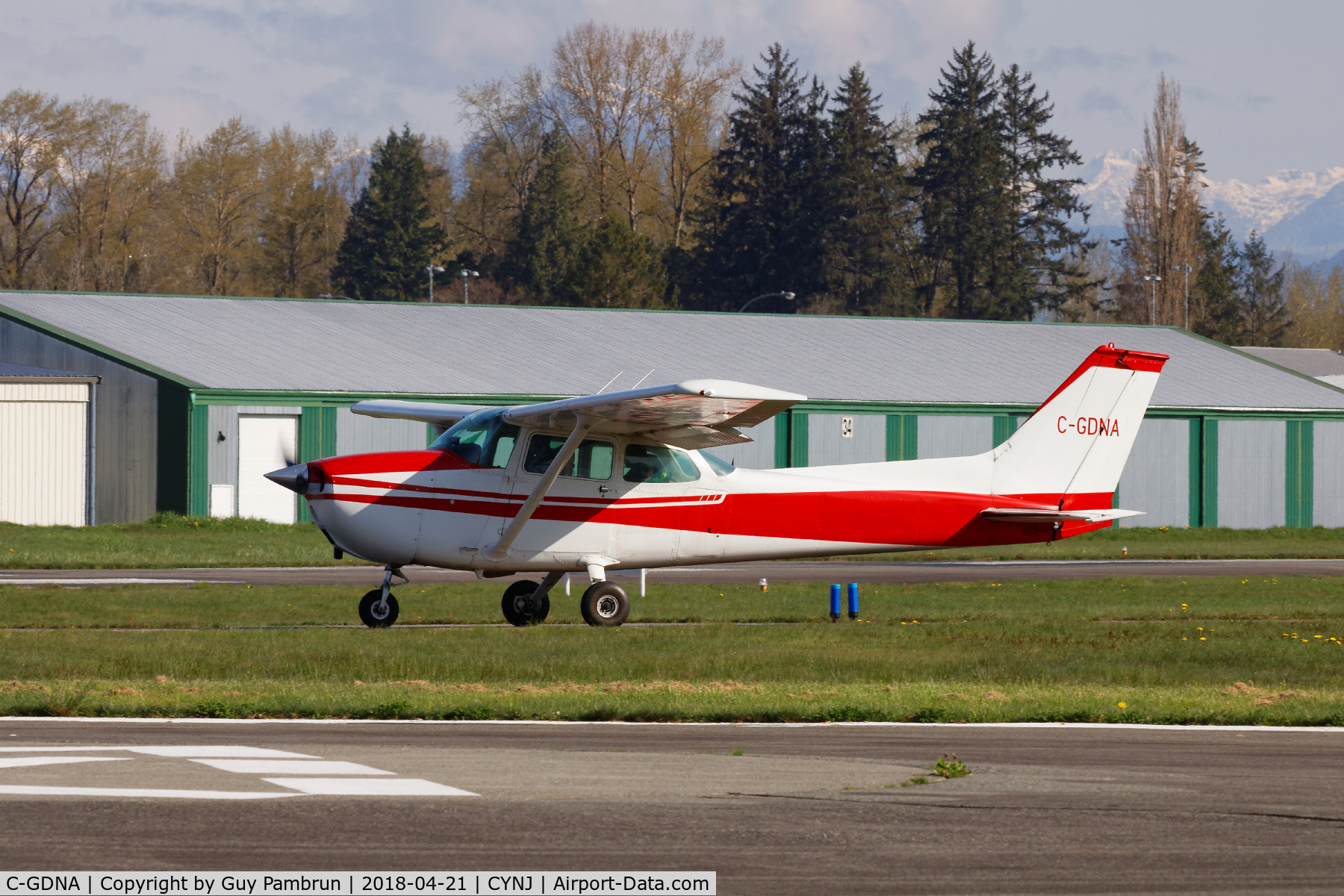 C-GDNA, 1975 Cessna 172M C/N 17265404, Departing