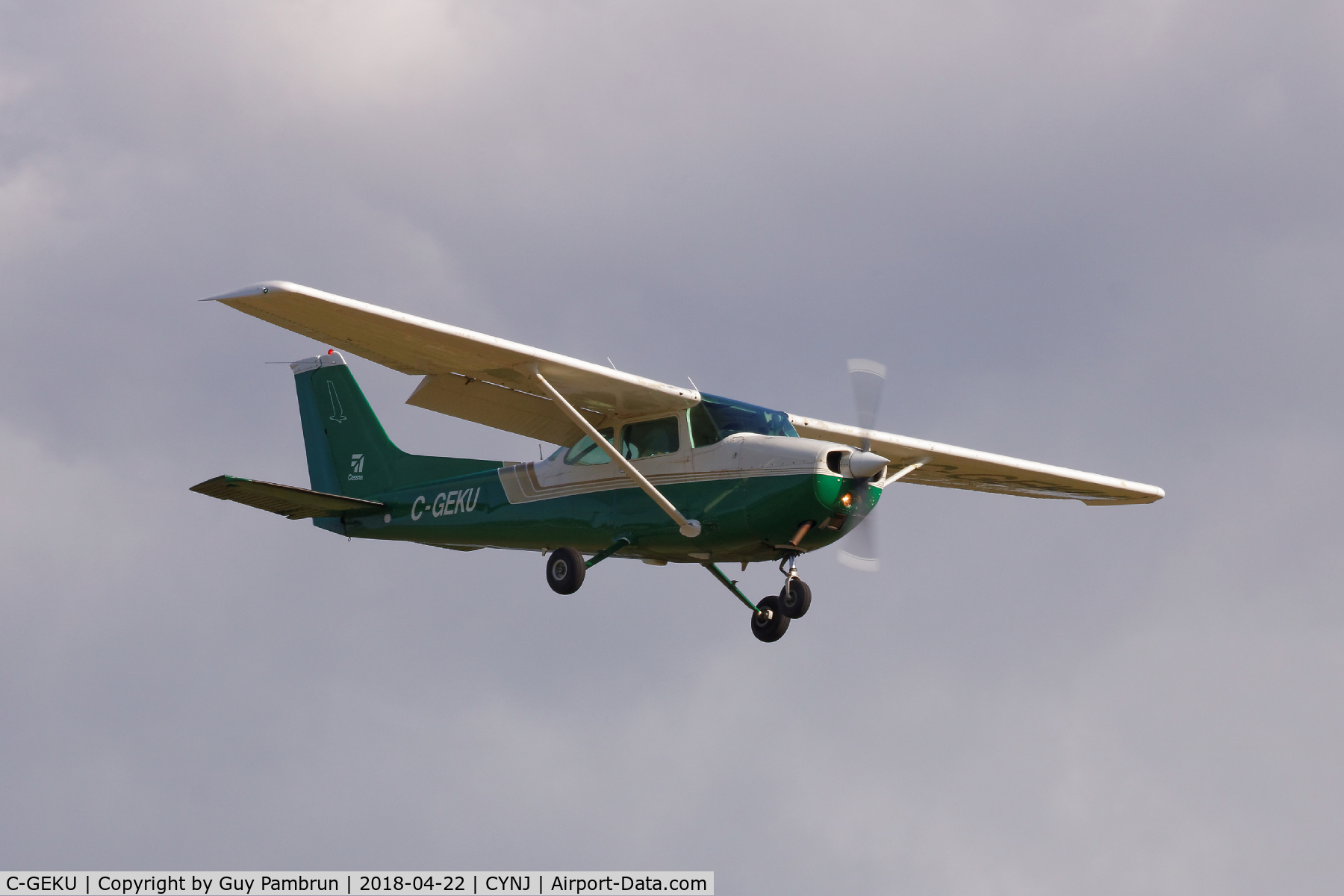 C-GEKU, 1976 Cessna 172M C/N 17266305, Landing
