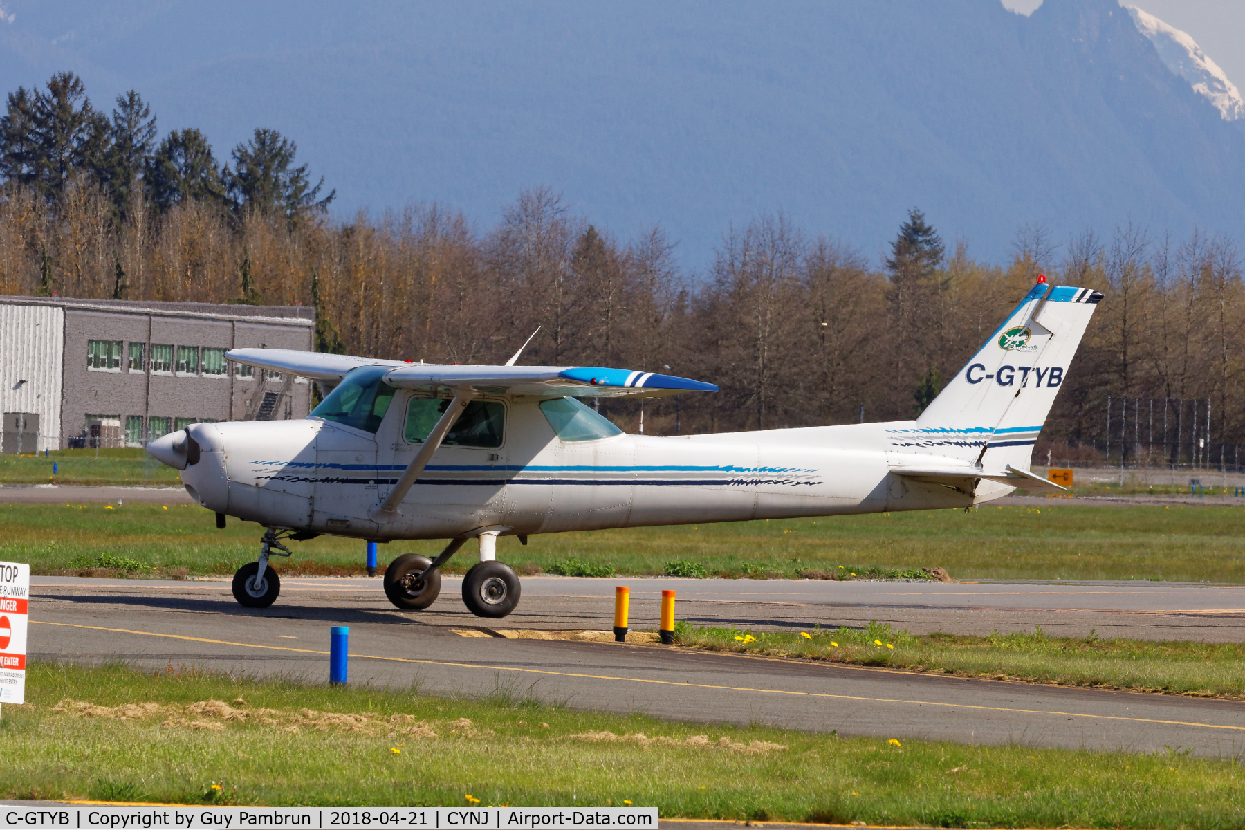 C-GTYB, 1980 Cessna 152 C/N 15284257, Departing