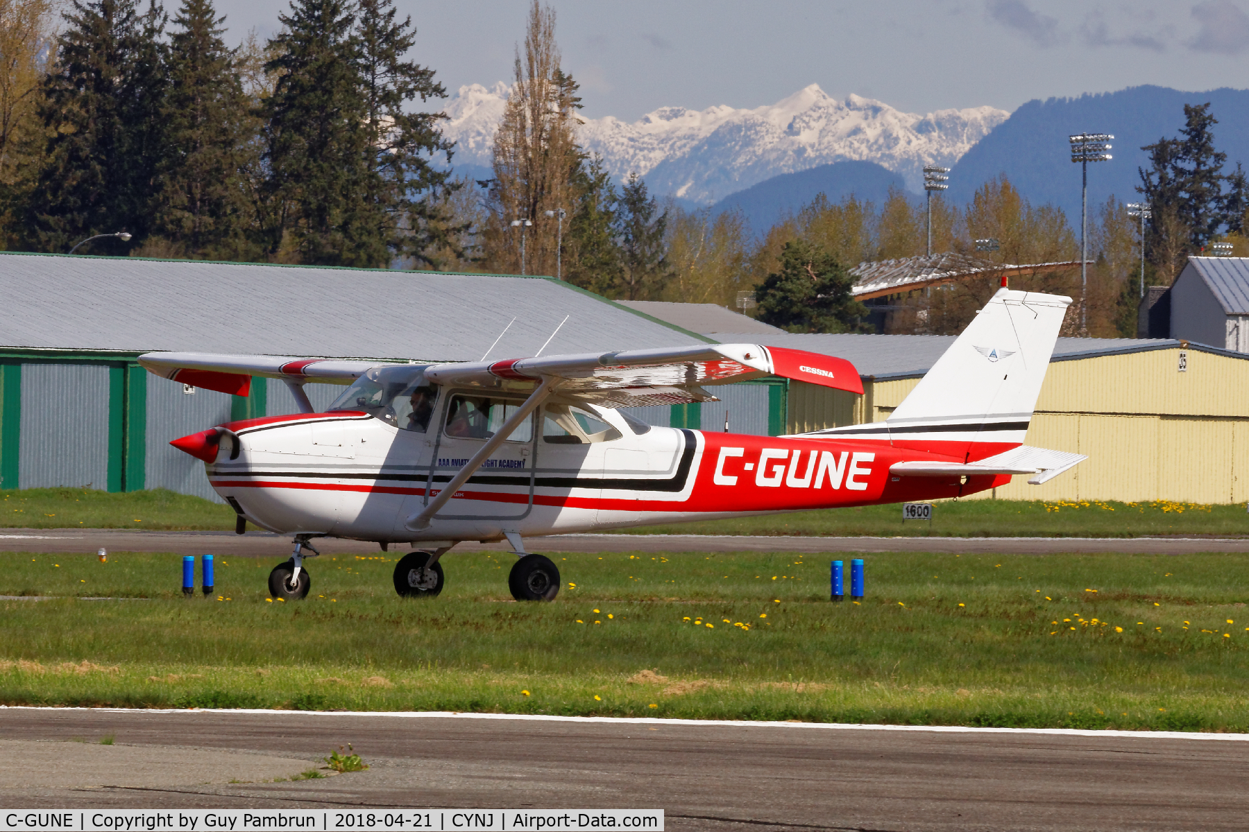 C-GUNE, 1968 Cessna 172I C/N 17256885, Departing