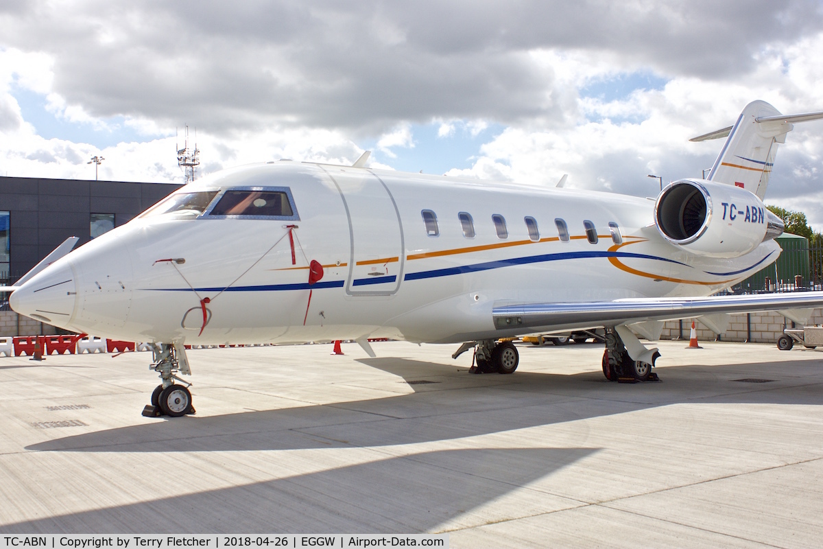 TC-ABN, Bombardier Challenger 605 (CL-600-2B16) C/N 5956, At London Luton