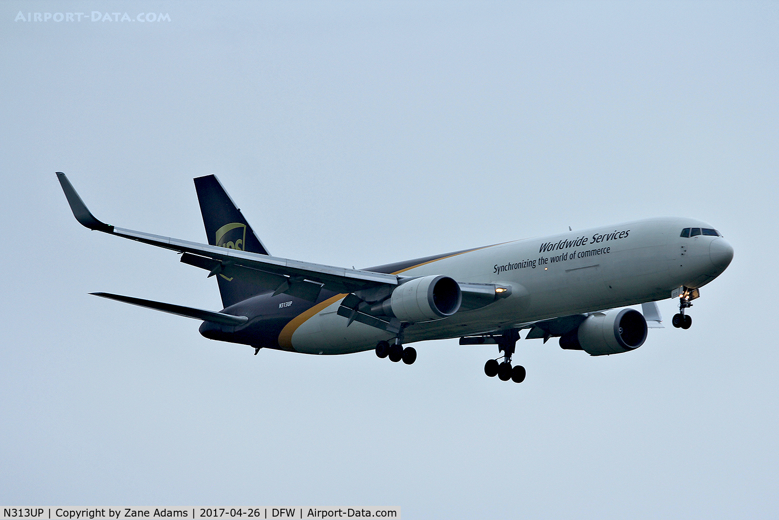 N313UP, 1996 Boeing 767-34AF C/N 27764, Arriving at DFW Airport