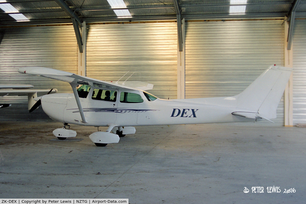 ZK-DEX, Cessna 172N C/N 17271386, B C & P M Decke, Tauranga - 2005