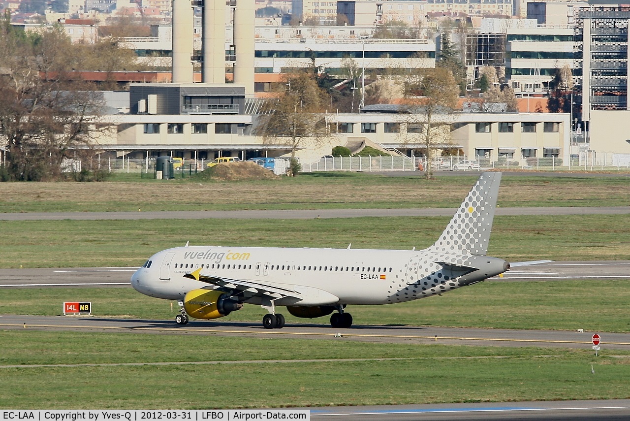 EC-LAA, 2006 Airbus A320-214 C/N 2678, Airbus A320-214, Taxiing, Toulouse-Blagnac airport (LFBO-TLS)
