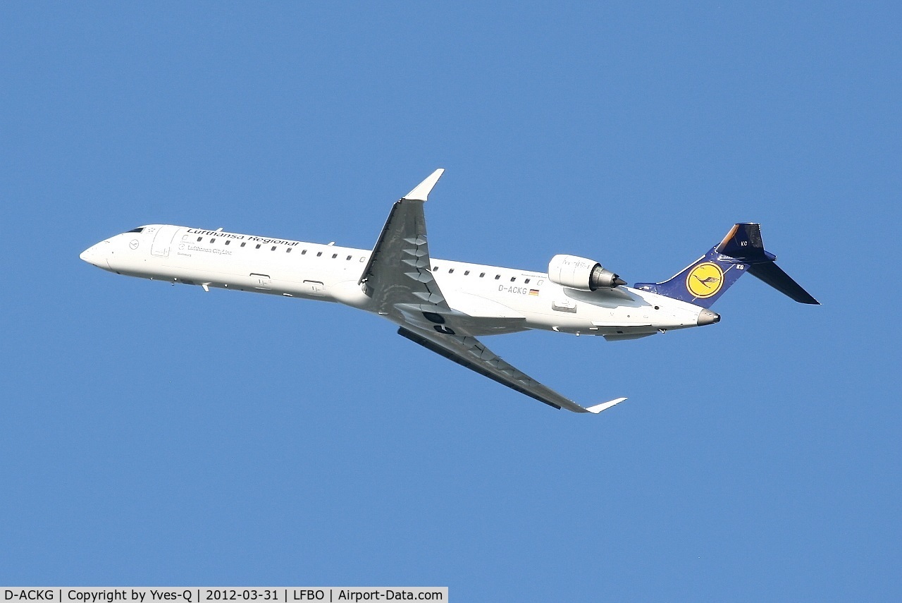 D-ACKG, 2006 Bombardier CRJ-900LR (CL-600-2D24) C/N 15084, Bombardier CRJ-900LR, Take off rwy 32R, Toulouse Blagnac Airport (LFBO-TLS)