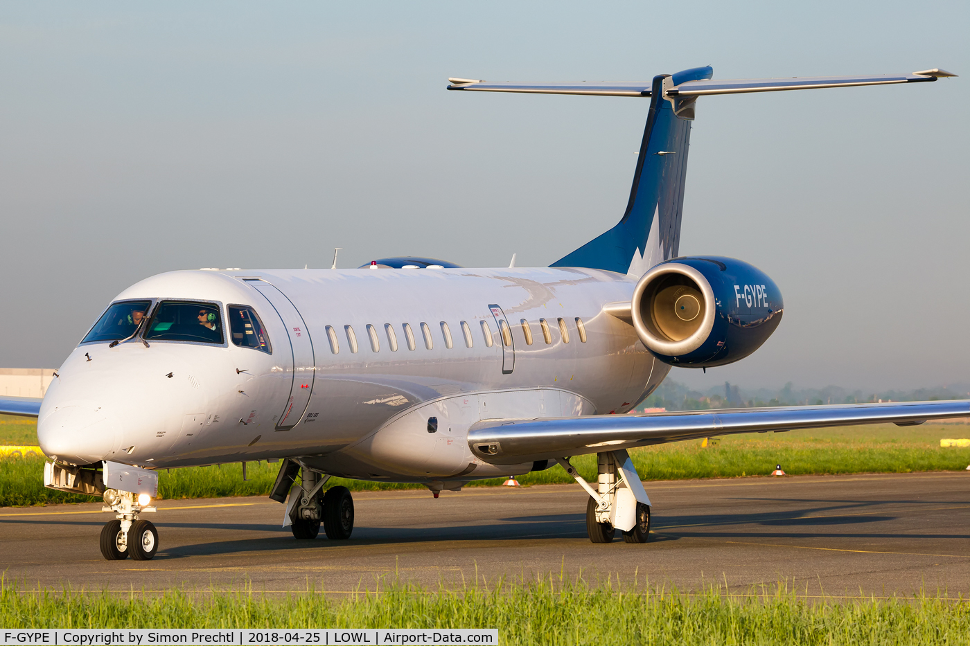 F-GYPE, 2001 Embraer ERJ-135LR (EMB-135LR) C/N 145492, F-GYPE @ Linz Airport