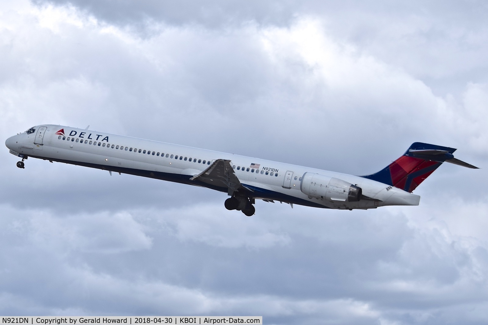 N921DN, 1997 McDonnell Douglas MD-90-30 C/N 53583, Take off from RWY 28L.