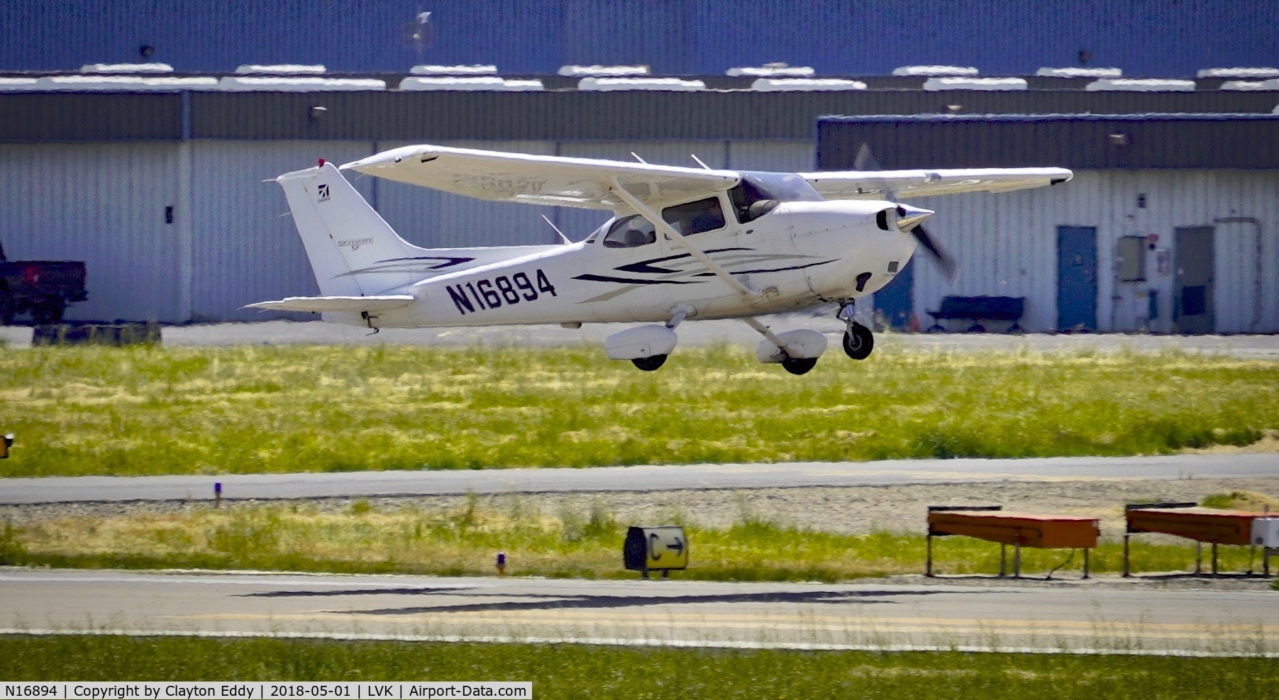 N16894, 2007 Cessna 172S C/N 172S10615, Livermore Airport California 2018.