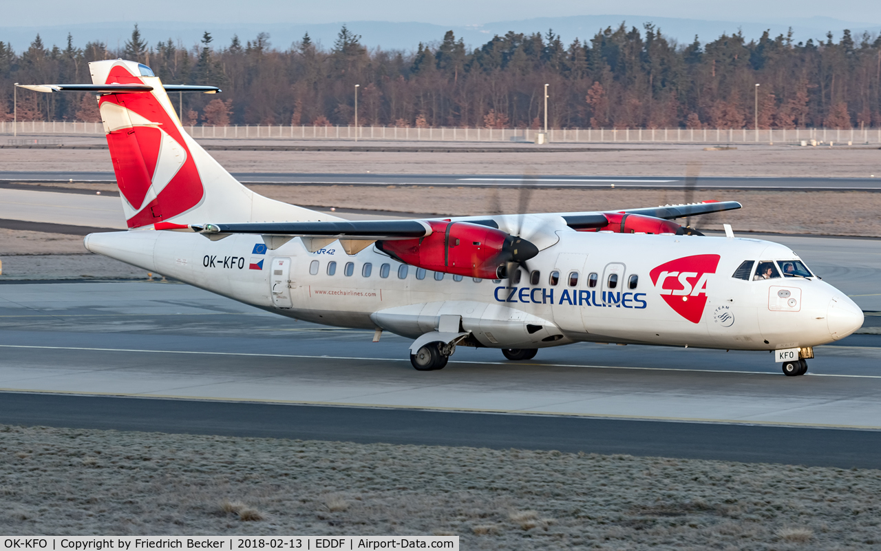 OK-KFO, 2005 ATR 42-500 C/N 633, taxying to the gate