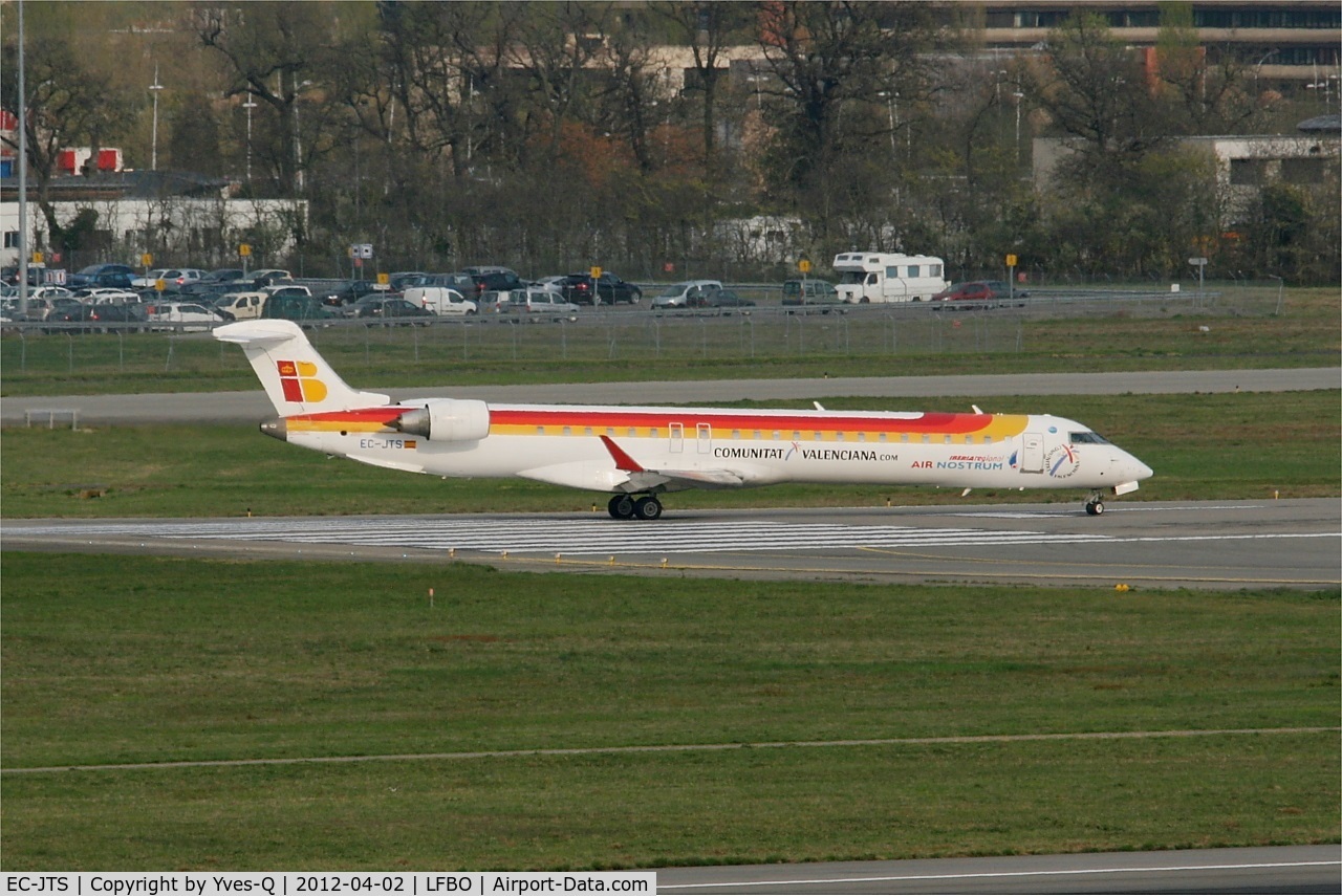 EC-JTS, 2006 Bombardier CRJ-900 (CL-600-2D24) C/N 15071, Bombardier CRJ-900 Lining up rwy 14L, Toulouse-Blagnac Airport (LFBO-TLS)
