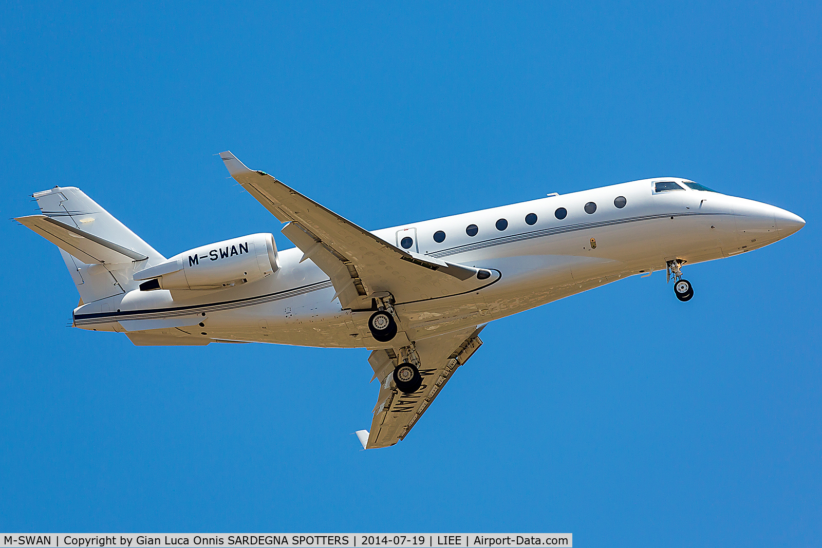 M-SWAN, 2009 Israel Aircraft Industries Gulfstream 200 C/N 233, LANDING 14R