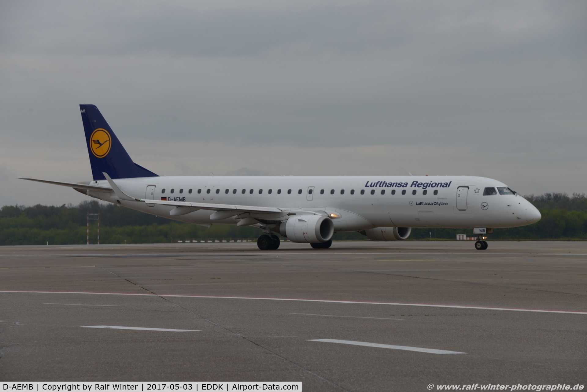 D-AEMB, 2009 Embraer 195LR (ERJ-190-200LR) C/N 19000297, Embraer ERJ-195LR 190-200LR - CL CLH Lufthansa CityLine Lufthansa Regional - 19000297 - D-AEMB - 03.05.2017 - CGN