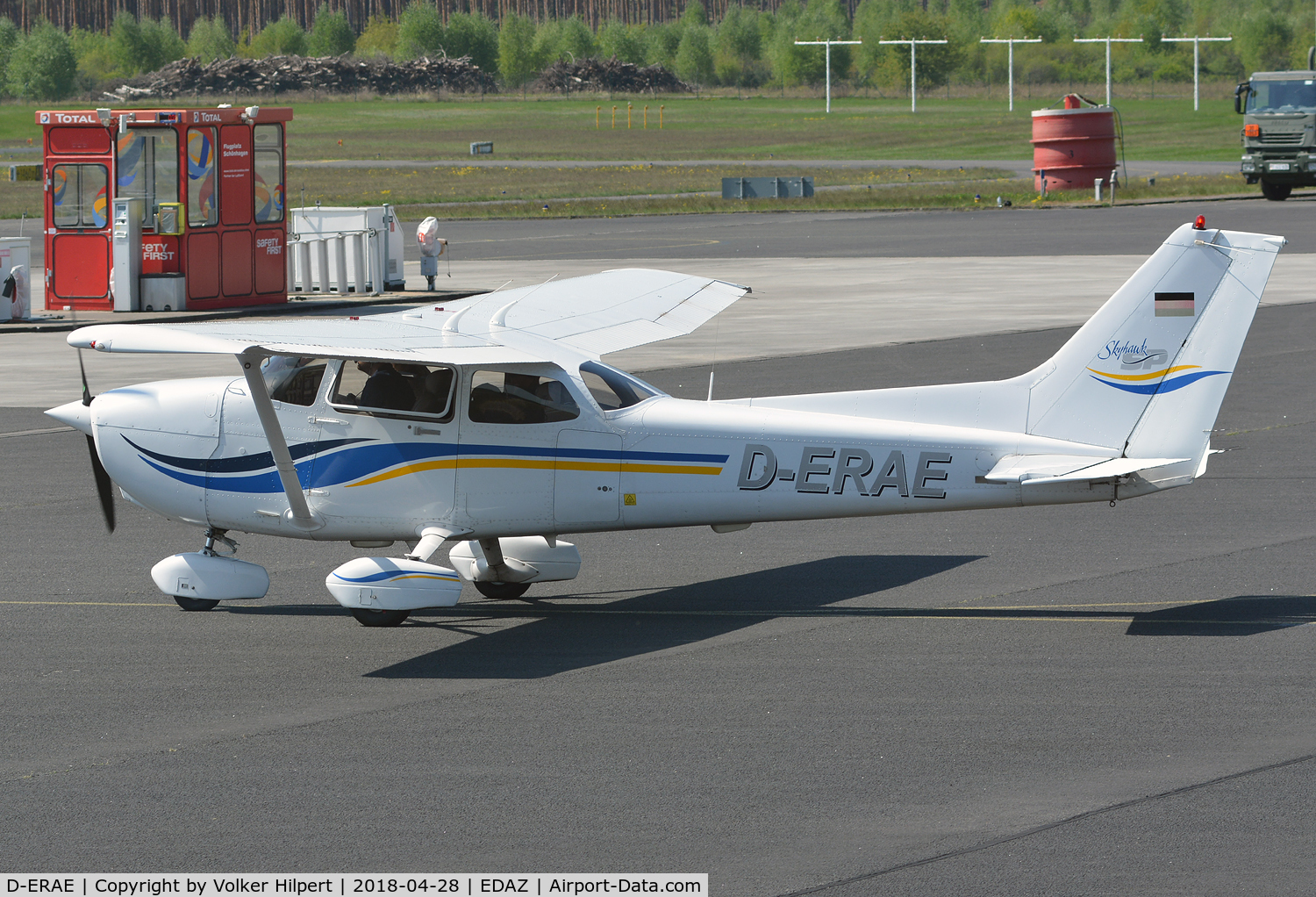 D-ERAE, Cessna 172S Skyhawk C/N 172S8015, at Schoenhagen