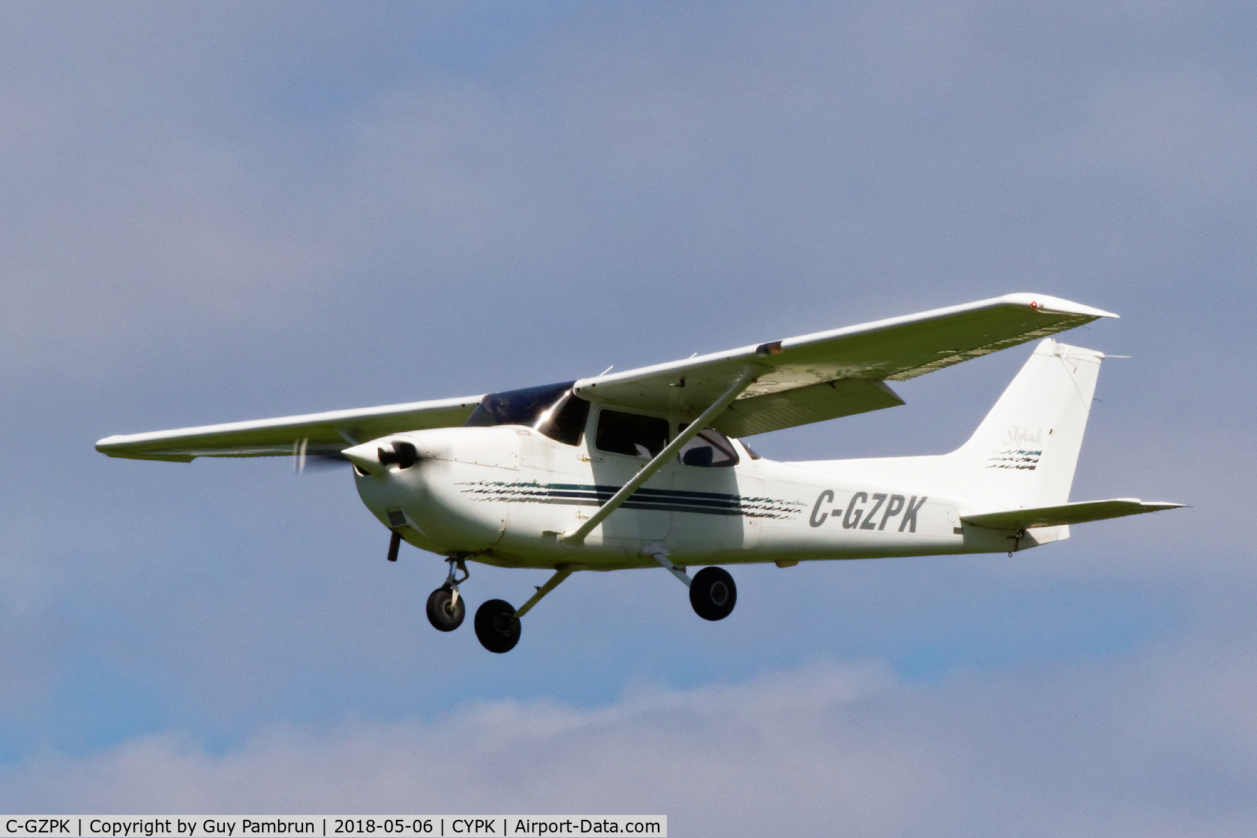 C-GZPK, 1997 Cessna 172R C/N 17280220, Landing