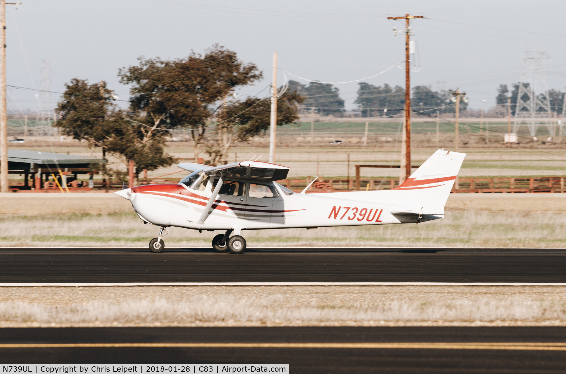 N739UL, 1978 Cessna 172N C/N 17270816, 1978 Cessna 172N departing at Byron Airport, CA.