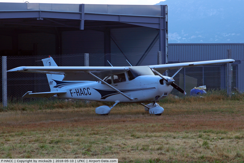 F-HACC, 2004 Cessna 172S C/N 172S-9753, Parked