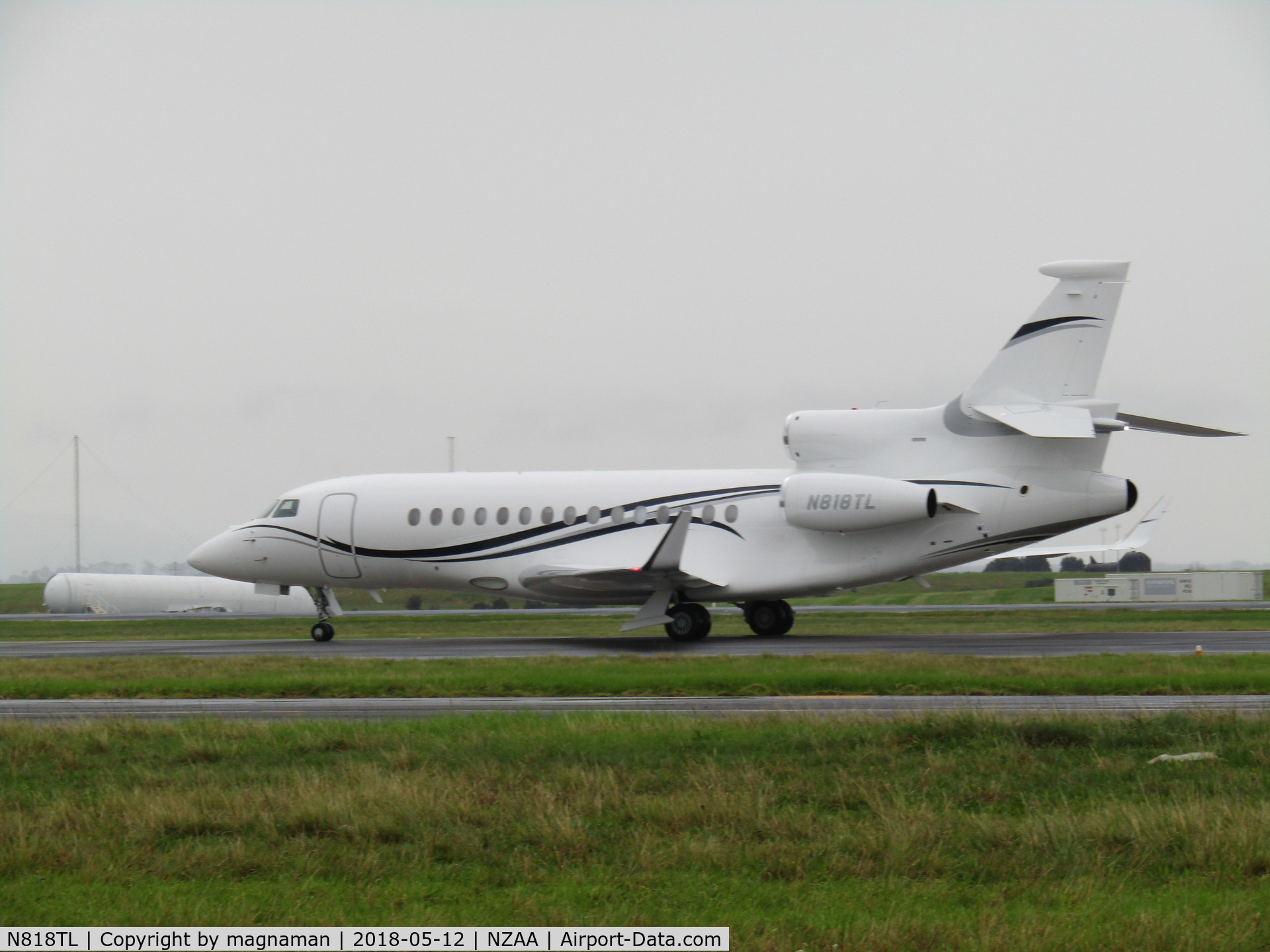 N818TL, 2007 Dassault Falcon 7X C/N 015, taxying back to hangar at AKL