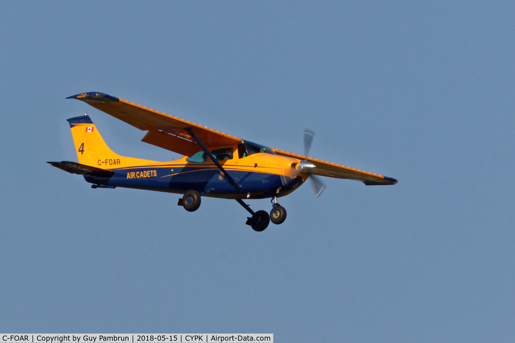 C-FOAR, 1976 Cessna 182P Skylane C/N 18265168, Landing