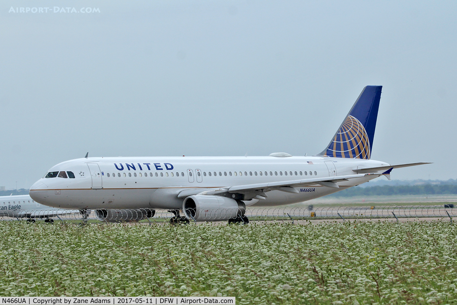 N466UA, 2000 Airbus A320-232 C/N 1343, Departing DFW Airport