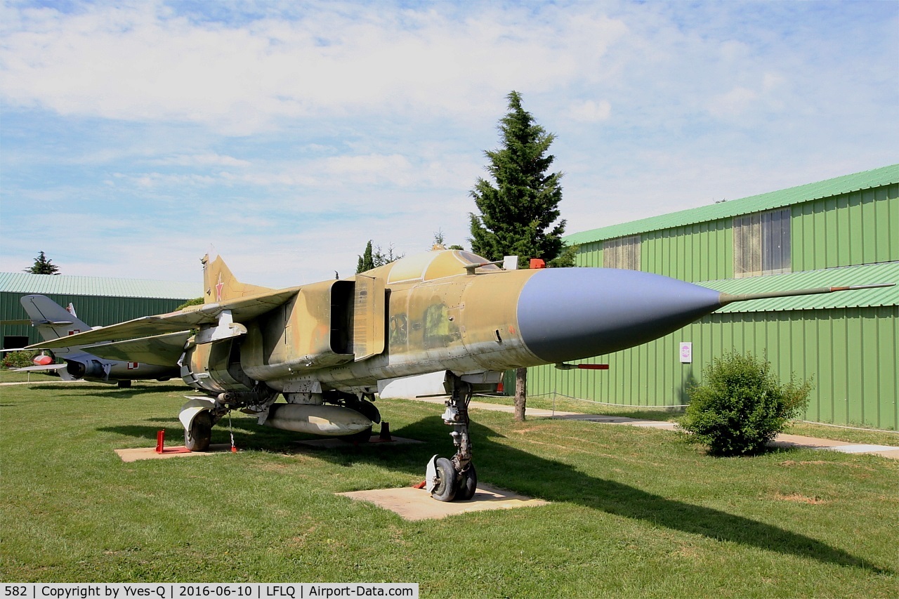 582, 1973 Mikoyan-Gurevich MiG-23MF C/N 039021, Mikoyan-Gurevich MiG-23MF, Musée Européen de l'Aviation de Chasse, Montélimar-Ancône airfield (LFLQ)