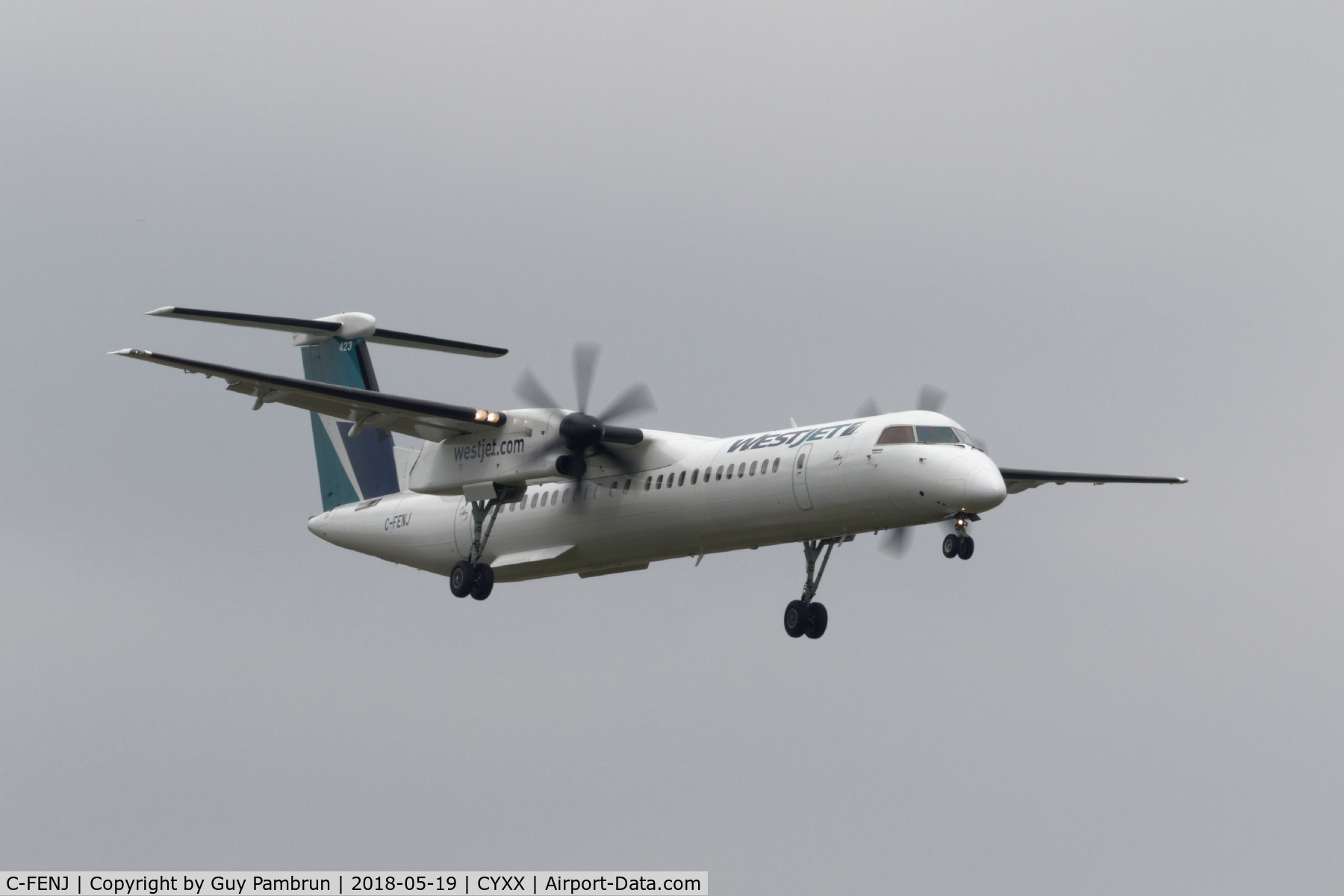 C-FENJ, 2015 De Havilland Canada DHC-8-402Q Dash 8 C/N 4496, Landing