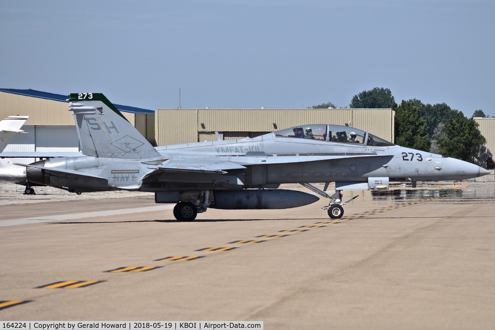 164224, 1991 McDonnell Douglas F/A-18D Hornet C/N 0987/D069, Taxiing from the south GA ramp. VMFAT-101, 