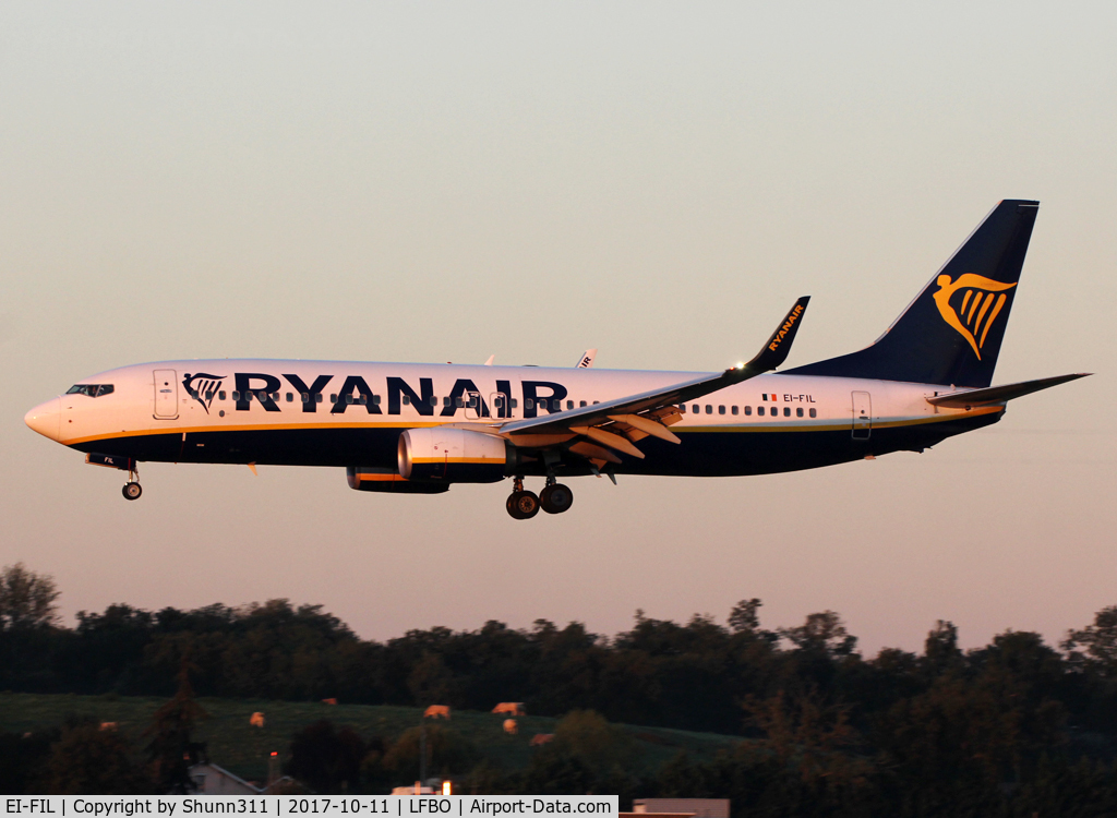 EI-FIL, 2015 Boeing 737-8AS C/N 44702, Landing rwy 14R