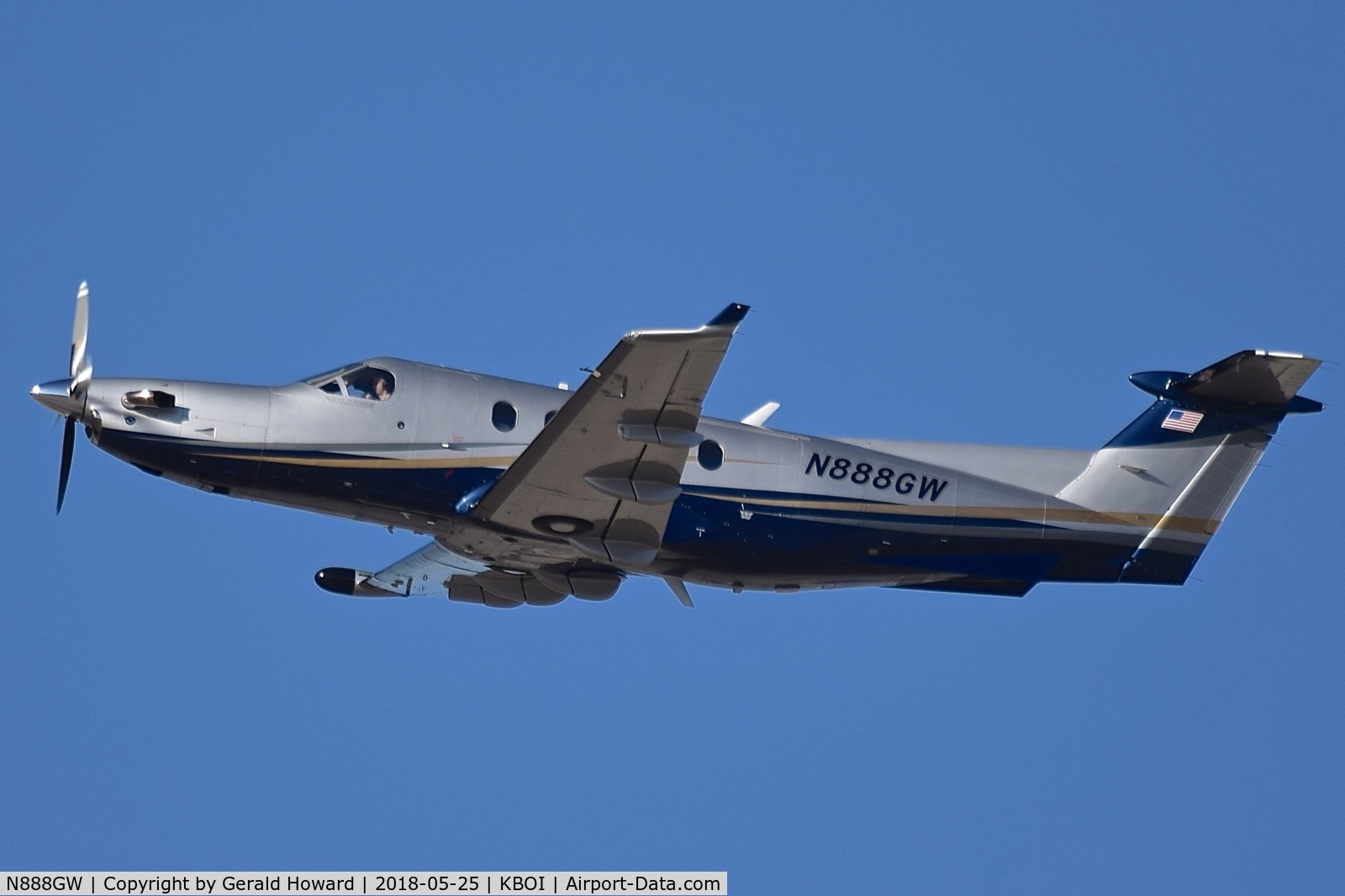 N888GW, 2001 Pilatus PC-12/45 C/N 421, Departing RWY 10R.