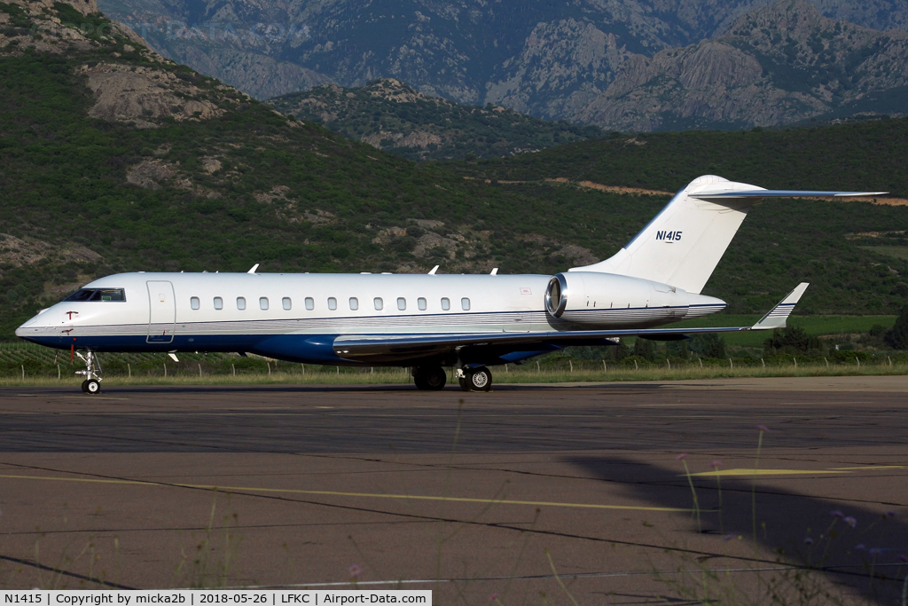 N1415, 2006 Bombardier BD-700-1A10 Global Express XRS C/N 9202, Parked